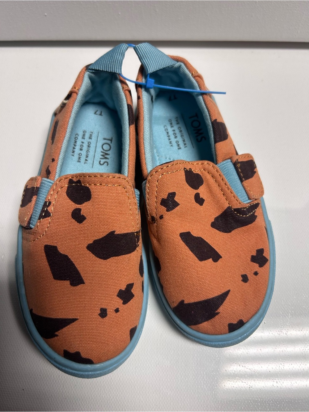 TOMS Soft Canvas Shoes in the "Coral Stone Age Animal Print" Kids Size 7